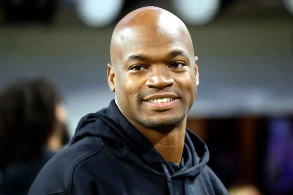 Arrestan a Adrian Peterson por conducir ebrio