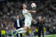 Real Madrid defender Carvajal expected to miss a couple of months after knee op