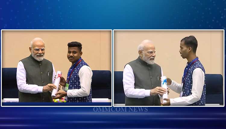 CM Majhi Congratulates Two Odisha Students For Winning Topper Awards At National Skills Competition