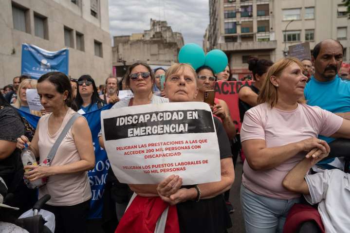 Marcharon en Buenos Aires por la Emergencia en Discapacidad y le entregaron una nota al ministro Lugones