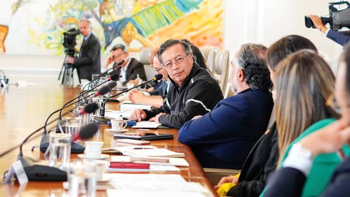 “Se le acabó el ‘aló presidente’ a Gustavo Petro”: las duras reacciones desde el Congreso contra el mandatario
