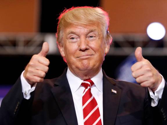 Trump Signs Executive Order Pledging Defence of Qatar