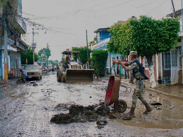Disminuyen a 127 las comunidades incomunicadas por lluvias en cinco estados