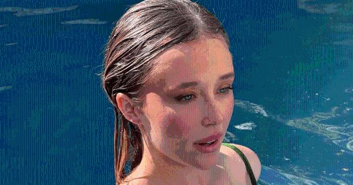 Duda Reis Posing in Green Bikini Deserves Second Glance