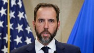 Grupos exigen publicación de informe del fiscal especial sobre documentos clasificados de Trump