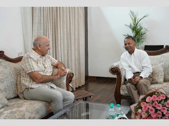AAP Rajya Sabha nominee Rajinder Gupta calls on Manish Sisodia Photo Source: Babushahi Bureau [ FULL VIEW ]