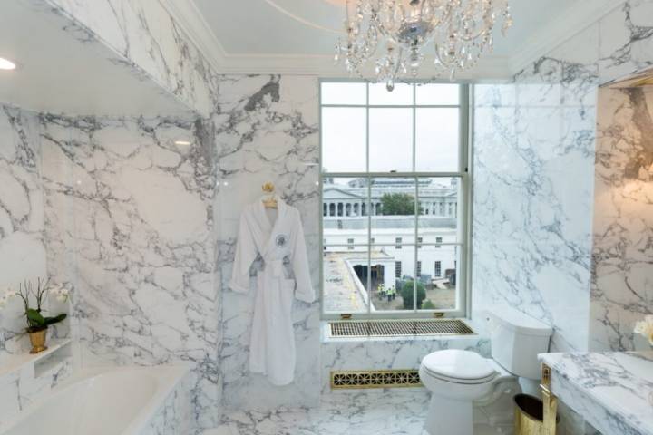 Trump reveals surprise remodel of Lincoln Bathroom