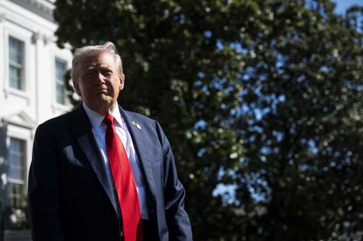 Trump anuncia que la Casa Blanca acogerá un combate de la UFC en su...