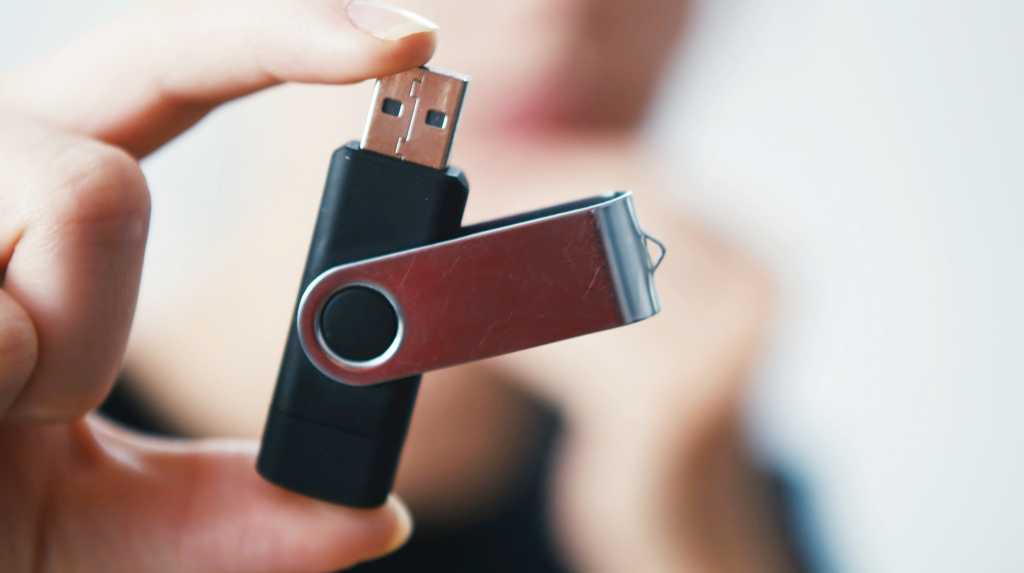 USB flash drives are going extinct. Use these better alternatives instead