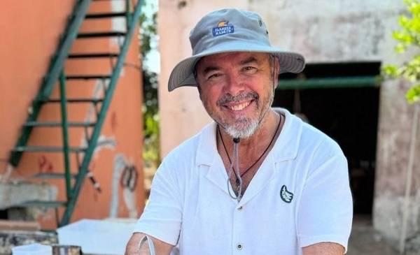 Así es la lujosa mansión de Donato de Santis en Italia, a orillas del mar Mediterráneo