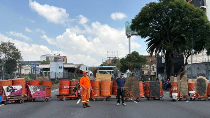 Barrenderos de la CdMx bloquean Calzada de Tlalpan