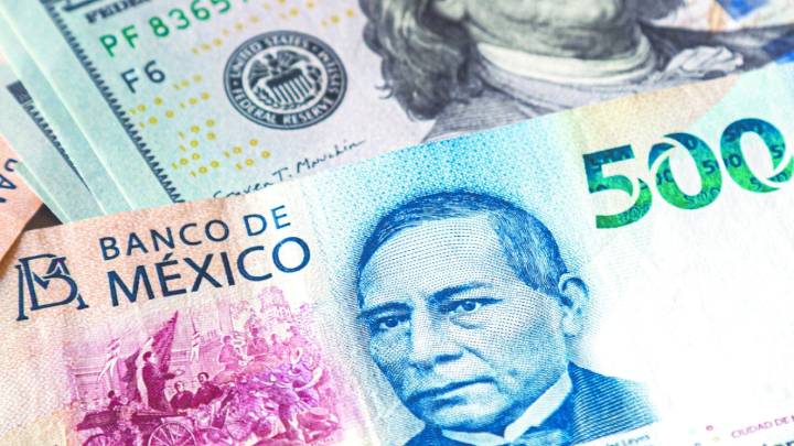 Peso mexicano retrocede marginalmente contra el dólar en jornada de pocos cambios