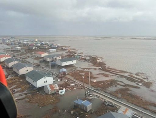 Tormenta arrasa dos pueblos en Alaska y deja más de 1.500 desplazados