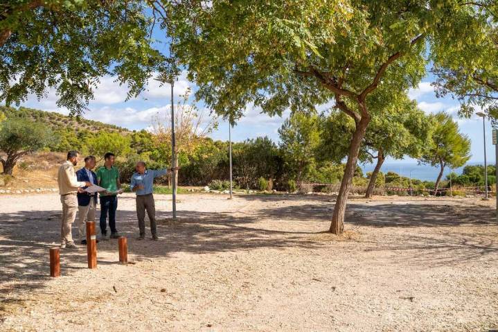 Un largarto, un triceratops y un mamut, en el nuevo parque dedicado a los dinosaurios en Benalmádena