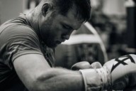 Canelo Álvarez se someterá a cirugía de codo y retrasa su regreso al ring