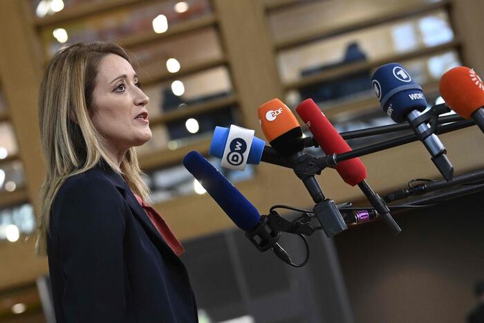 La presidente del Parlamento Ue, Metsola: “L’Europa deve difendersi, costi quel che costi”