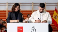 Topuria se alía con Ayuso contra el 'bullying' y las drogas: "Yo también lo he sufrido"