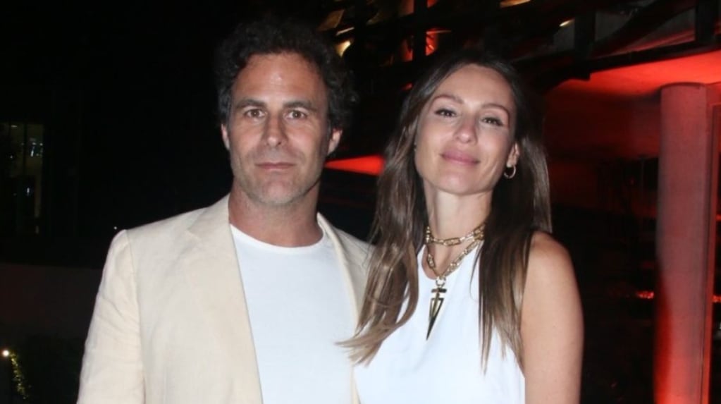 Más enamorada que nunca: Pampita publicó una foto a los besos con Martín Pepa y sorprendió en las redes