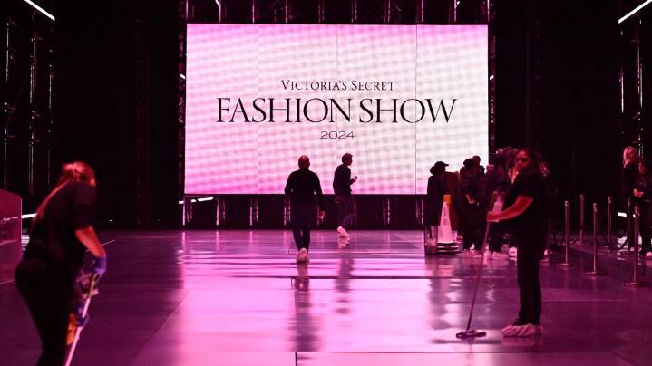Victoria's Secret Fashion Show returns: Here's what time it starts and how to watch