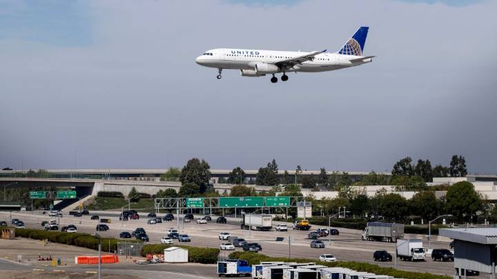 Jetliners using John Wayne Airport after curfew without approval can get fined
