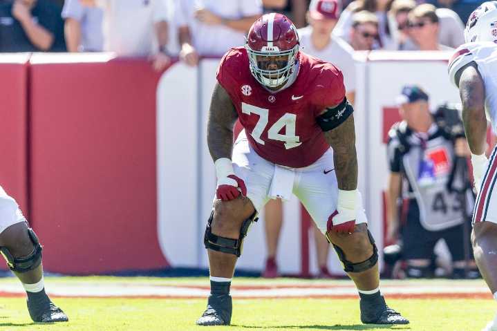 Alabama football: Kadyn Proctor runs ball vs. Vanderbilt