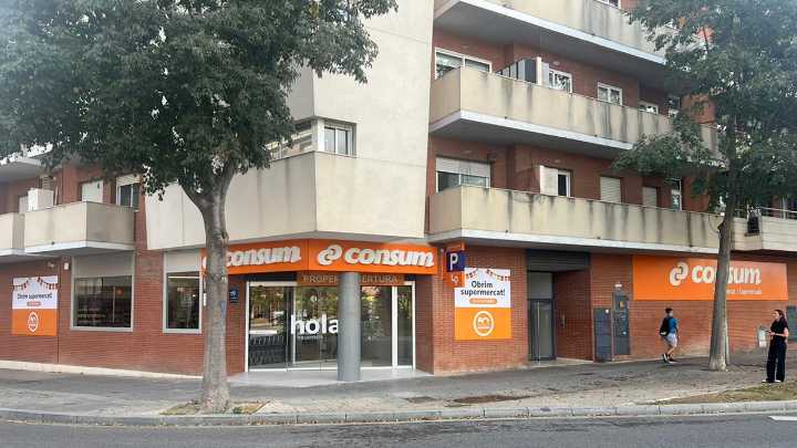 Consum abre su primera tienda en Vilanova i la Geltrú y alcanza los 289 supermercados en Cataluña