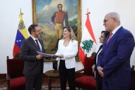 Canciller recibe Copias de Estilo de embajadora designada del Líbano