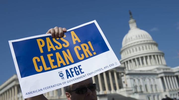 Grandes sindicatos se revuelven contra los demócratas: AFGE exige aprobar una resolución continua "hoy mismo"