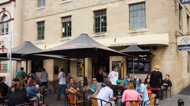 Se queja del precio de una tostada en un bar de Salamanca y la recomendación que le hace el dueño provoca que estalle: muy aplaudido