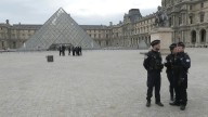 Cuatro ladrones roban valiosas joyas en el Louvre