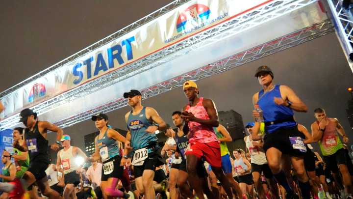 And they're off! 2025 Detroit marathon is underway