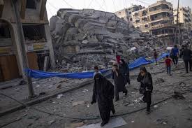 Palestinians return to ruins, US troops land in Israel as ceasefire holds