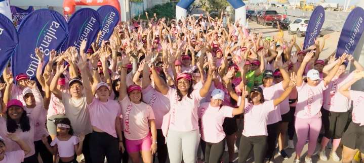 Comfaguajira promovió amor y prevención con su emotiva Rumba Rosa 2025