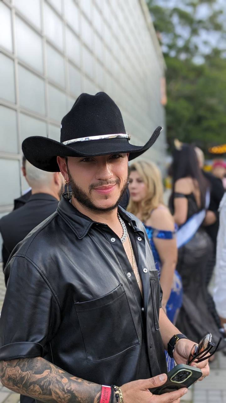 ALEX SALAZAR PRESENTA “DOCTORADO EN FIESTA”