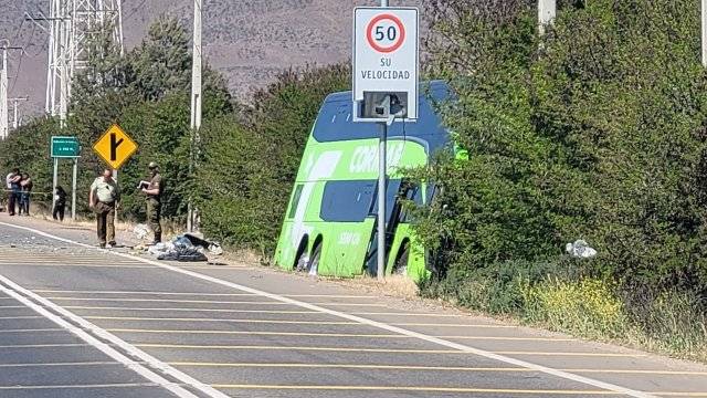 Dos fallecidos dejó accidente entre un bus y un camión en Ovalle