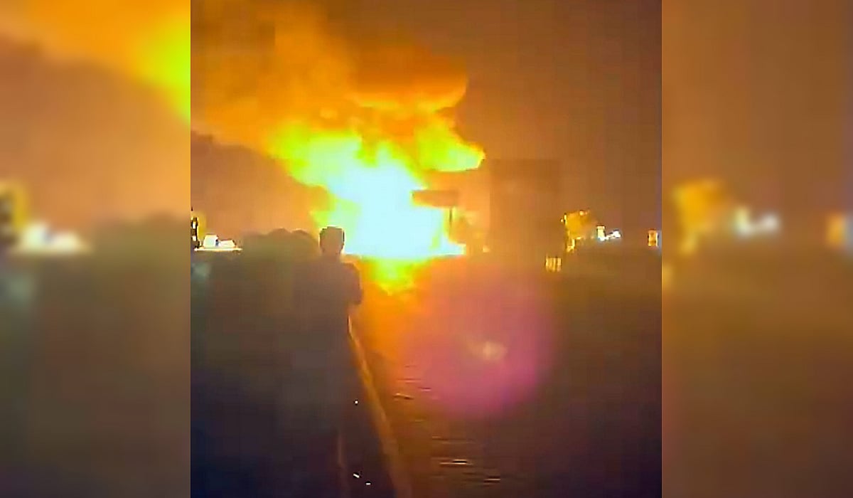 Truck carrying LPG cylinders catches fire after collision on Jaipur