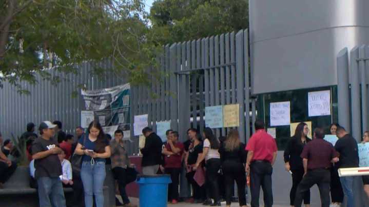 Trabajadores del SAT en Jalisco se Manifiestan en Zapopan; Esto Exigen