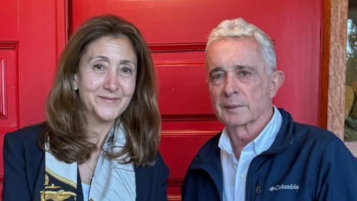 Álvaro Uribe se reunió con Ingrid Betancourt como una posible alianza de cara a las elecciones del 2026: “mejor futuro para Colombia”