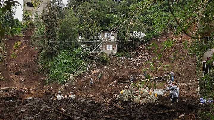 Confirman 13 muertos en 23 municipios de la Sierra Norte afectados por lluvias en Puebla