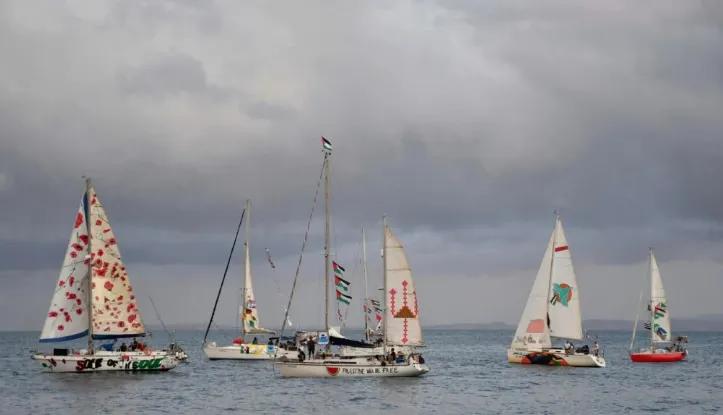 La flotilla humanitaria se acerca a Gaza y denuncian la presencia "violenta" de barcos de Israel