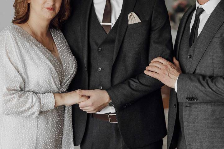 Groom Upset Multi-Millionaire Parents Won't Contribute to His 2 Weddings