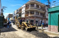 Sustituyen colectores de aguas servidas en calle Miranda