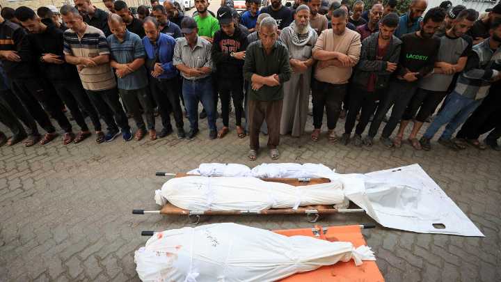 Israel asegura que vuelve al alto el fuego en Gaza tras matar a un centenar de gazatíes