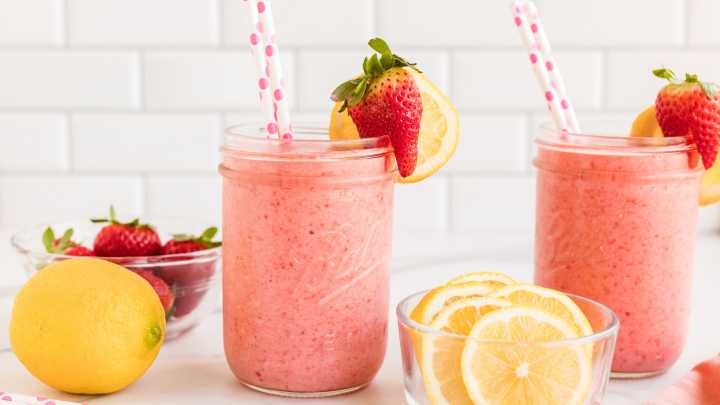 How Mason Jars Make Blending Up Individual Smoothies So Much Easier