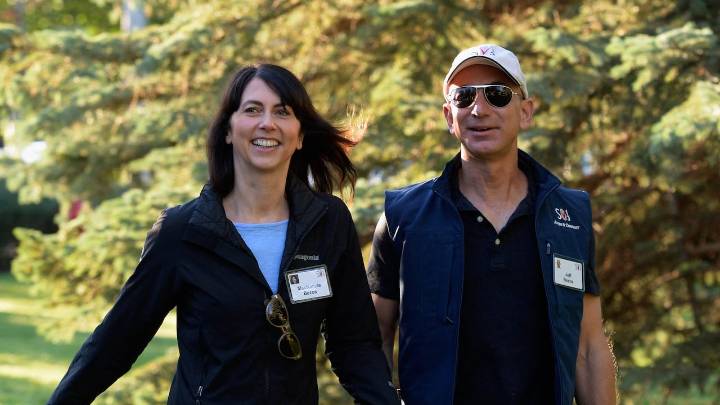 Mackenzie Scott, exesposa de Jeff Bezos, toma decisión impactante sobre sus acciones de Amazon y su fortuna