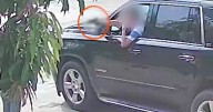 ¡Indignante VIDEO! Político y empresario amenazó con una pistola a una vecina de Veracruz por unas macetas