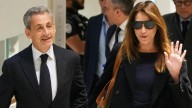 La simbólica despedida de Carla Bruni a Nicolas Sarkozy antes de que entre en prisión: "¿Cómo harán los separados?"