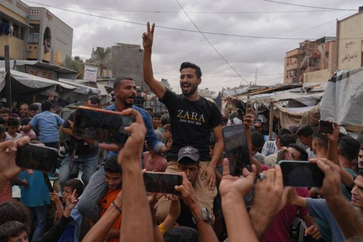 Israel, Hamas will exchange hostages, prisoners after agreeing to pause
