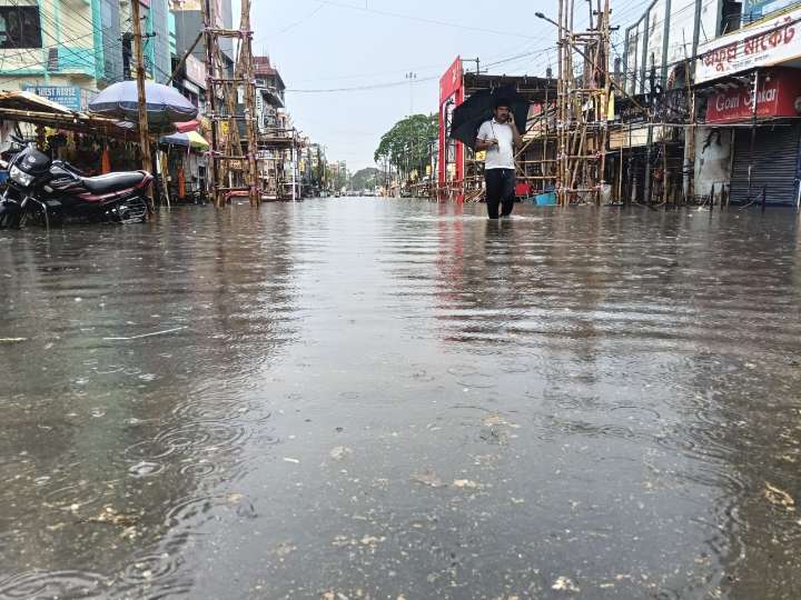 Heavy Rain Floods Smart City, Residents Struggle to Commute