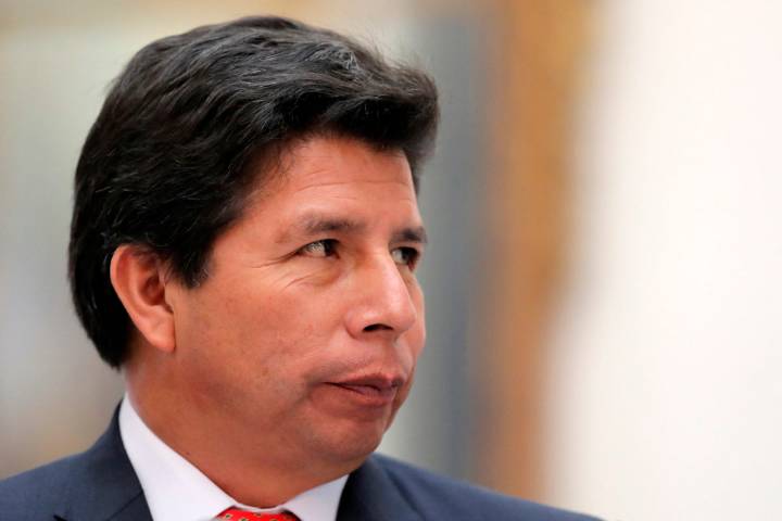 Ordenan pensión vitalicia para Castillo